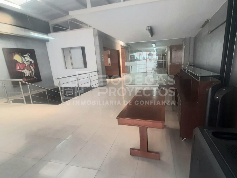 ARRIENDO LOCAL EN EL SECTOR CENTRAL DE LA MINORISTA