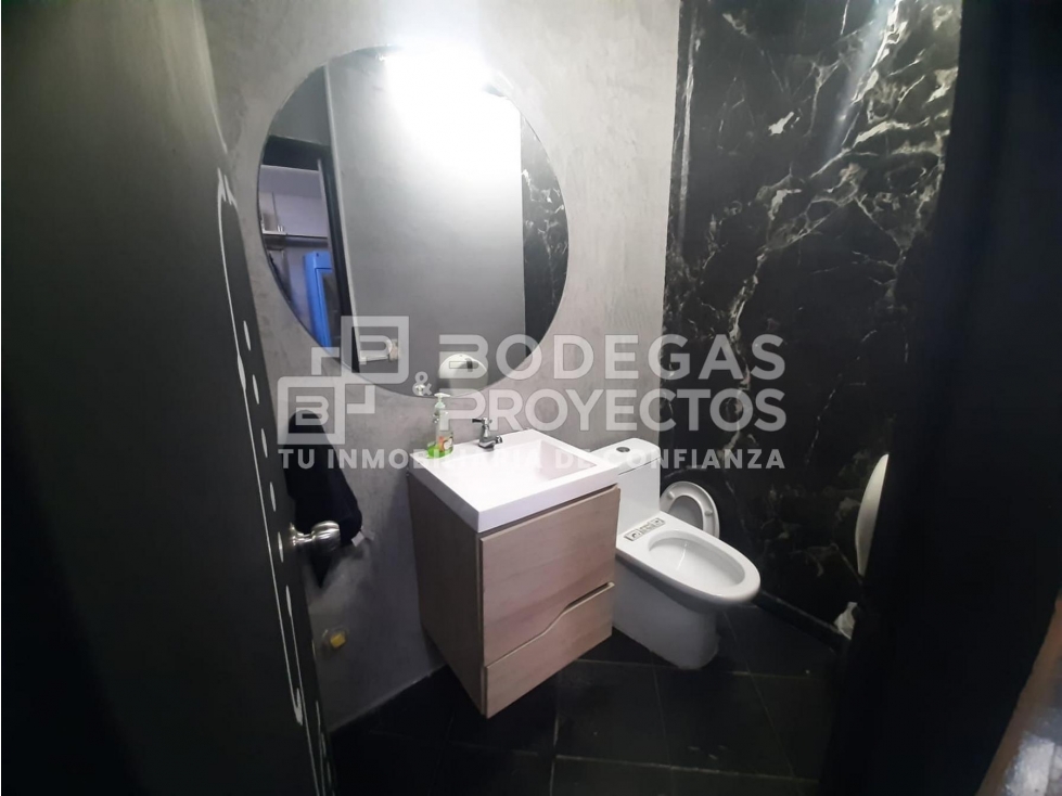 ARRIENDO BODEGA DISPONIBLE SECTOR BARRIO BELÉN - 5