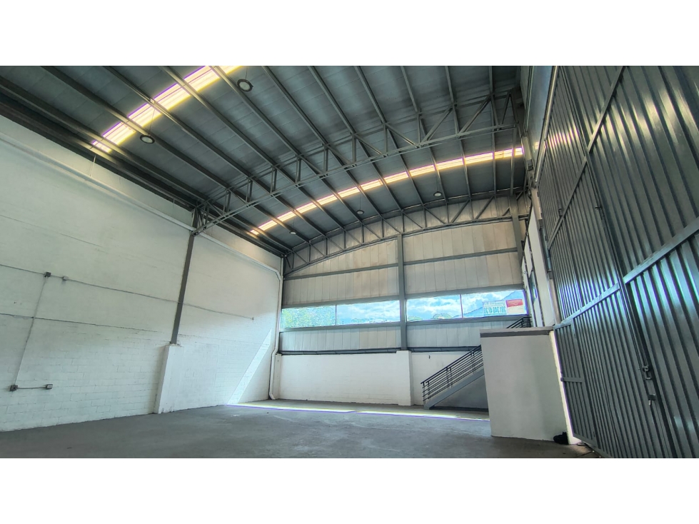 BODEGA DISPONIBLE PARA ARRIENDO UBICADA EN CALDAS - 1