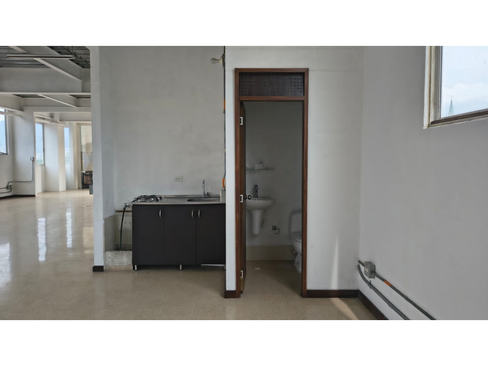 OFICINA DISPONIBLE PARA ARRIENDO UBICADA EN PERPETUO SOCORRO — foto 4