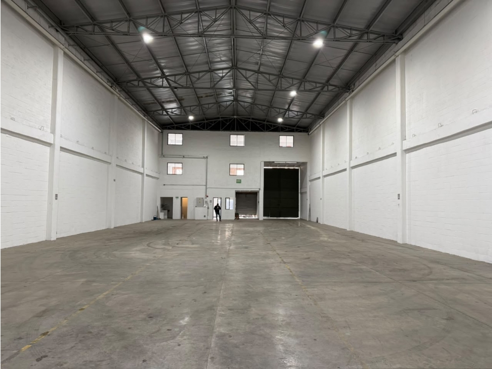 BODEGA DISPONIBLE PARA ARRIENDO EN LA ESTRELLA - 2