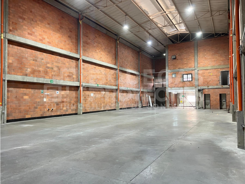 BODEGA DISPONIBLE PARA ARRIENDO EN SABANETA - 2