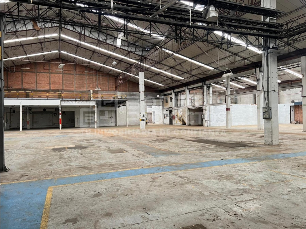 BODEGA DISPONIBLE PARA VENTA Y ARRIENDO EN ITAGÜÍ - 5