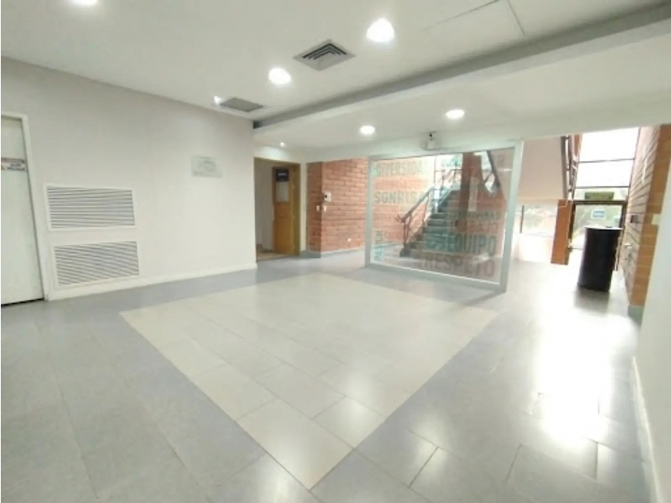 EXCELENTE EDIFICIO DE OFICINAS EN UBICACIÓN ESTRATÉGICA ITAGUI. - 5