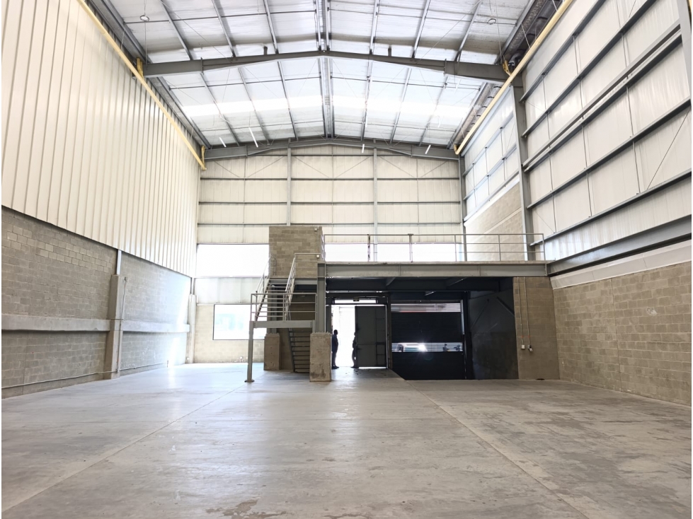 ARRIENDO BODEGA EN COPACABANA - 1