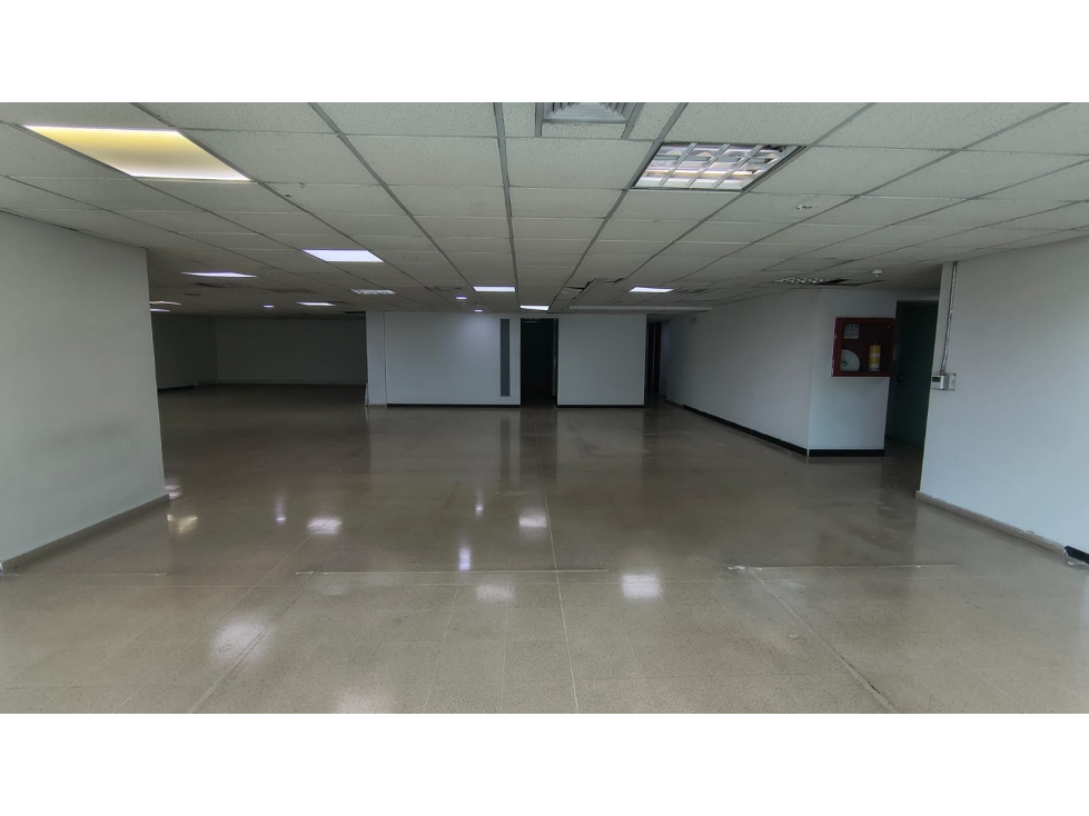 OFICINA DISPONIBLE PARA ARRIENDO UBICADA EN AVENIDA EL POBLADO - 4