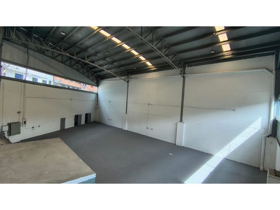 BODEGA DISPONIBLE PARA ARRIENDO UBICADA EN CALDAS - 2