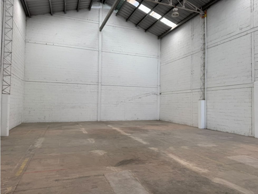 BODEGA DISPONIBLE PARA ARRIENDO EN LA ESTRELLA - ZONA INDUSTRIAL - 2