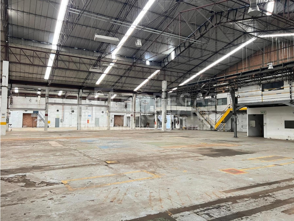BODEGA DISPONIBLE PARA VENTA Y ARRIENDO EN ITAGÜÍ - 2