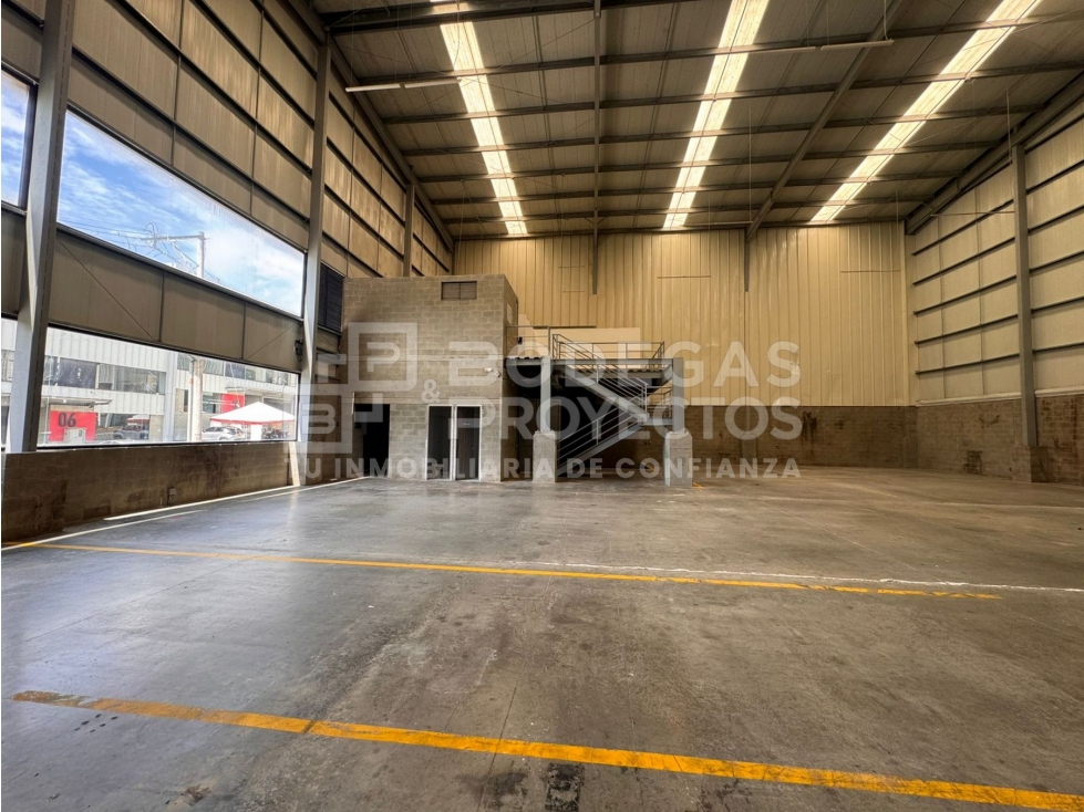ARRIENDO BODEGA EN COPACABANA - 3