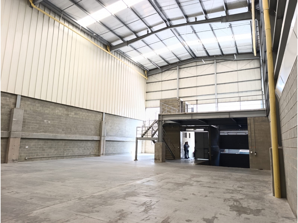 ARRIENDO BODEGA EN COPACABANA - 3