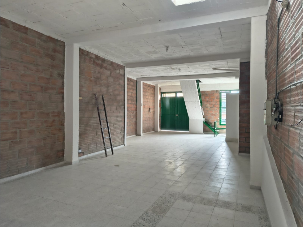 BODEGA EN PISO 3 DISPONIBLE PARA ARRIENDO EN BARRIO COLOMBIA — foto 2