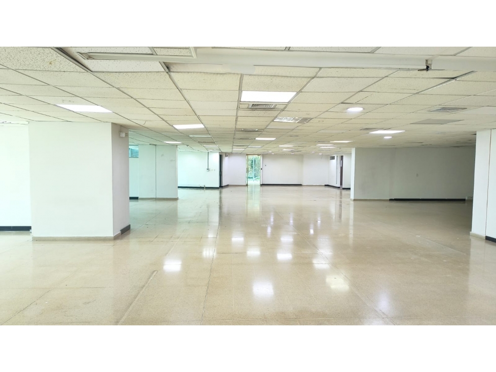 OFICINA DISPONIBLE PARA ARRIENDO UBICADA EN AVENIDA EL POBLADO - 3
