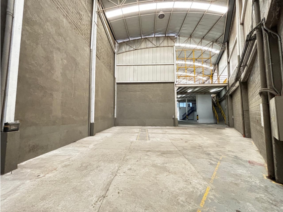 ARRIENDO BODEGA EN MEDELLIN GUAYABAL — foto 2