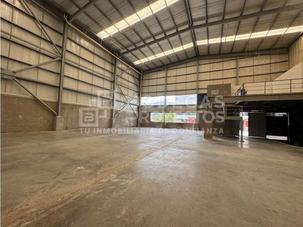 ARRIENDO BODEGA EN COPACABANA - 4