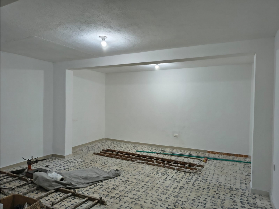 BODEGA EN PISO 2 DISPONIBLE PARA ARRIENDO EN BARRIO COLOMBIA — foto 2