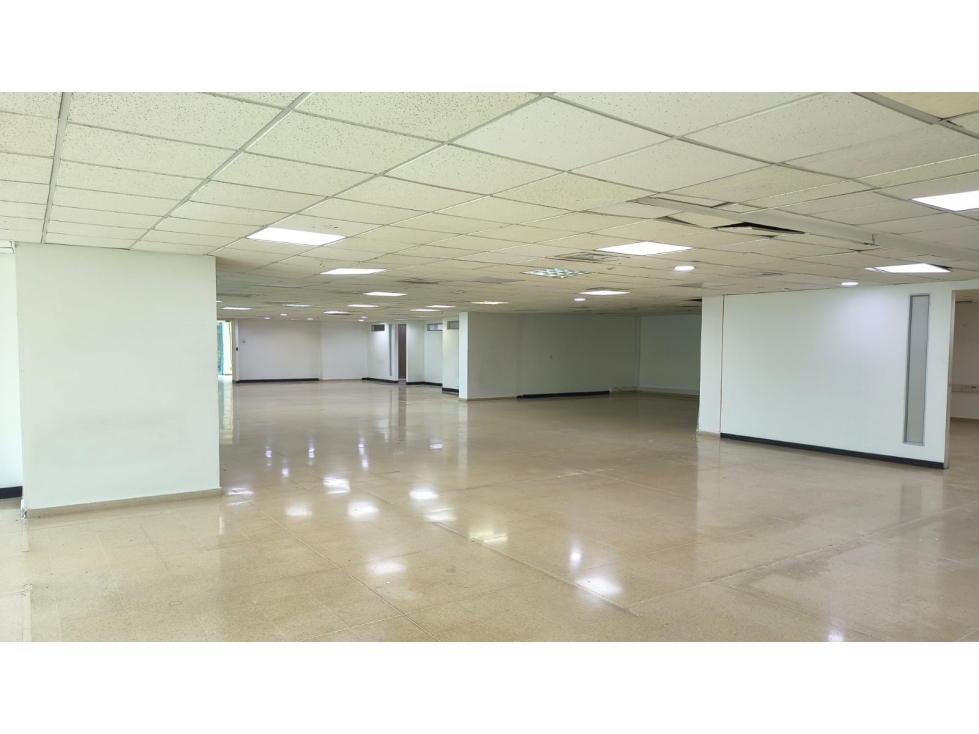 OFICINA DISPONIBLE PARA ARRIENDO UBICADA EN AVENIDA EL POBLADO - 1