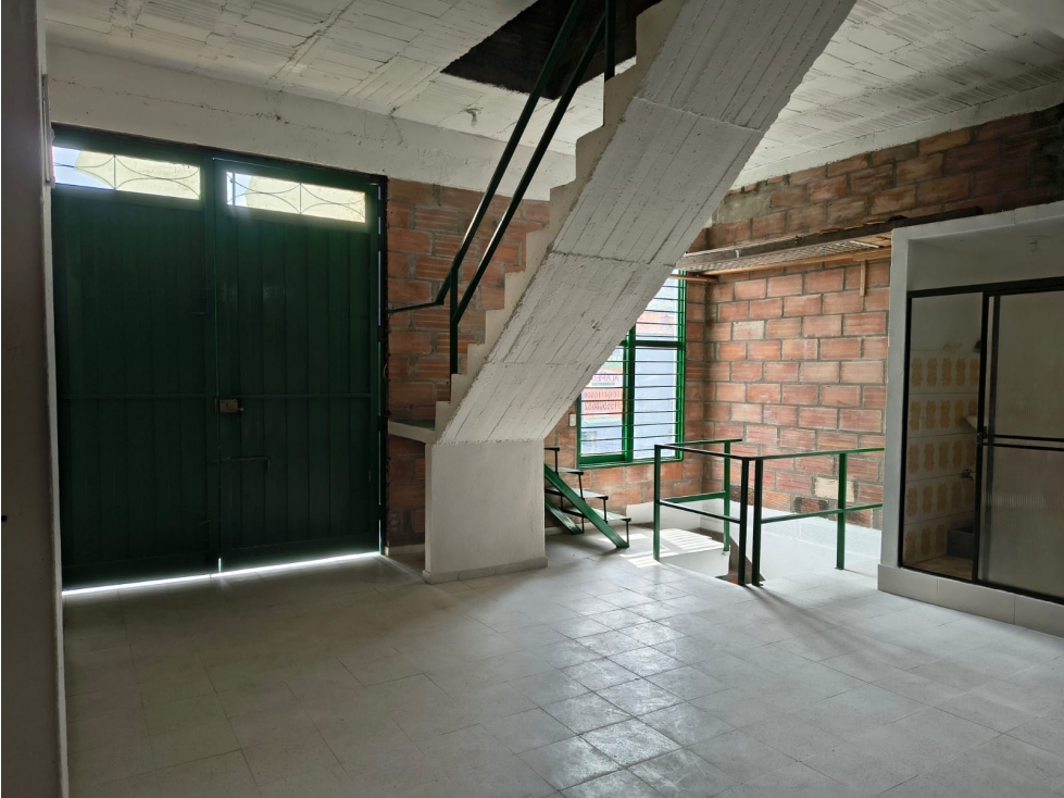 BODEGA EN PISO 3 DISPONIBLE PARA ARRIENDO EN BARRIO COLOMBIA — foto 3
