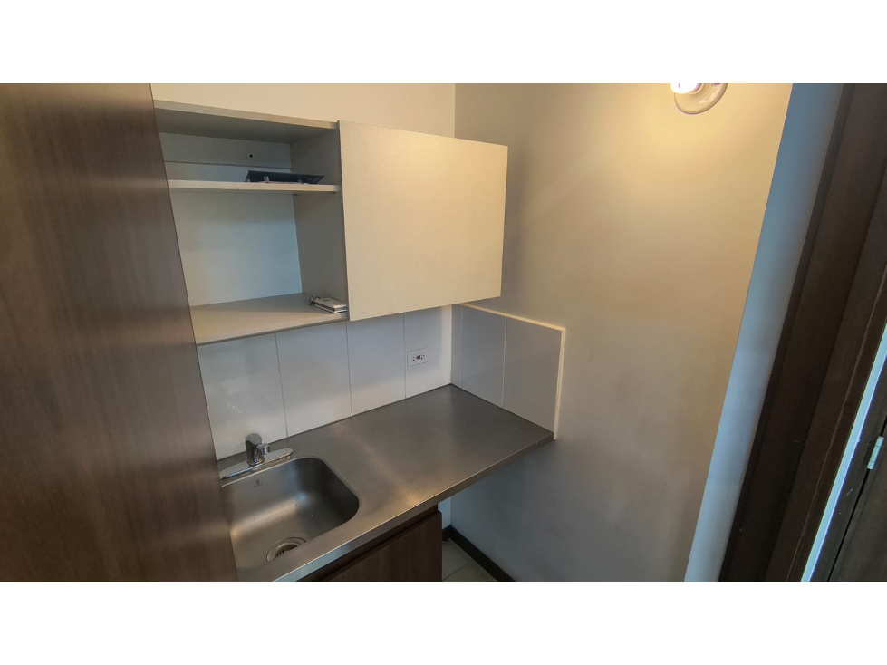 OFICINA DISPONIBLE PARA VENTA UBICADA EN LA AVENIDA EL POBLADO — foto 5