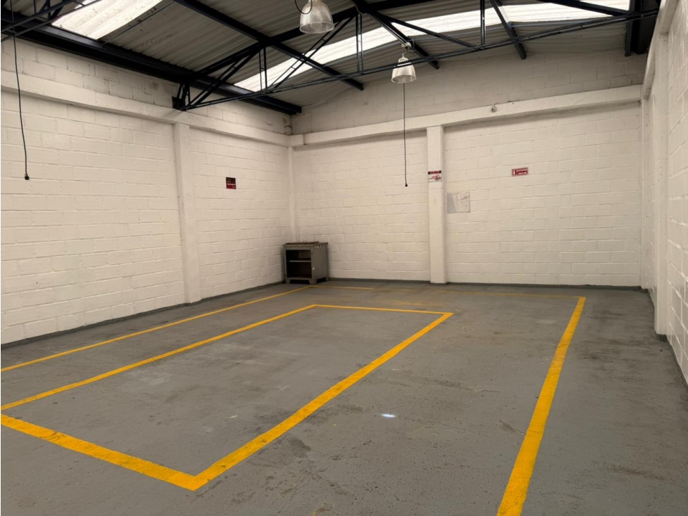 BODEGA DISPONIBLE PARA ARRIENDO EN RIONEGRO.