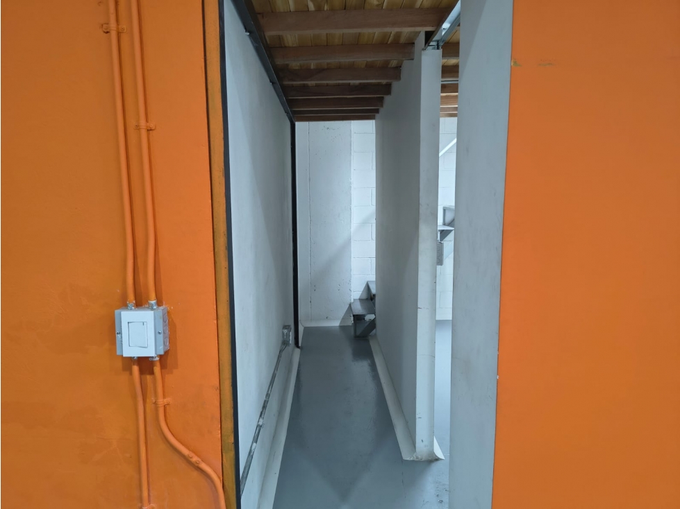 BODEGA EN PRIMER PISO DISPONIBLE PARA ARRIENDO UBICADA EN BOSTON — foto 3
