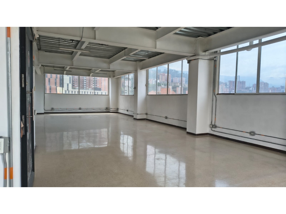 OFICINA DISPONIBLE PARA ARRIENDO UBICADA EN PERPETUO SOCORRO — foto 2