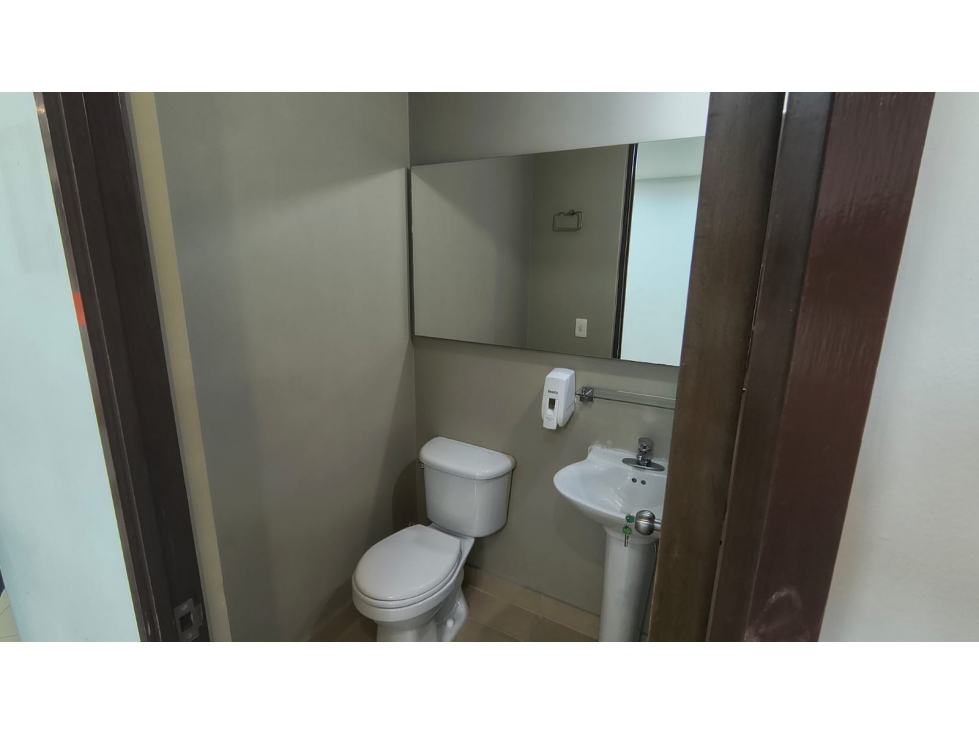 OFICINA DISPONIBLE PARA VENTA UBICADA EN LA AVENIDA EL POBLADO — foto 6