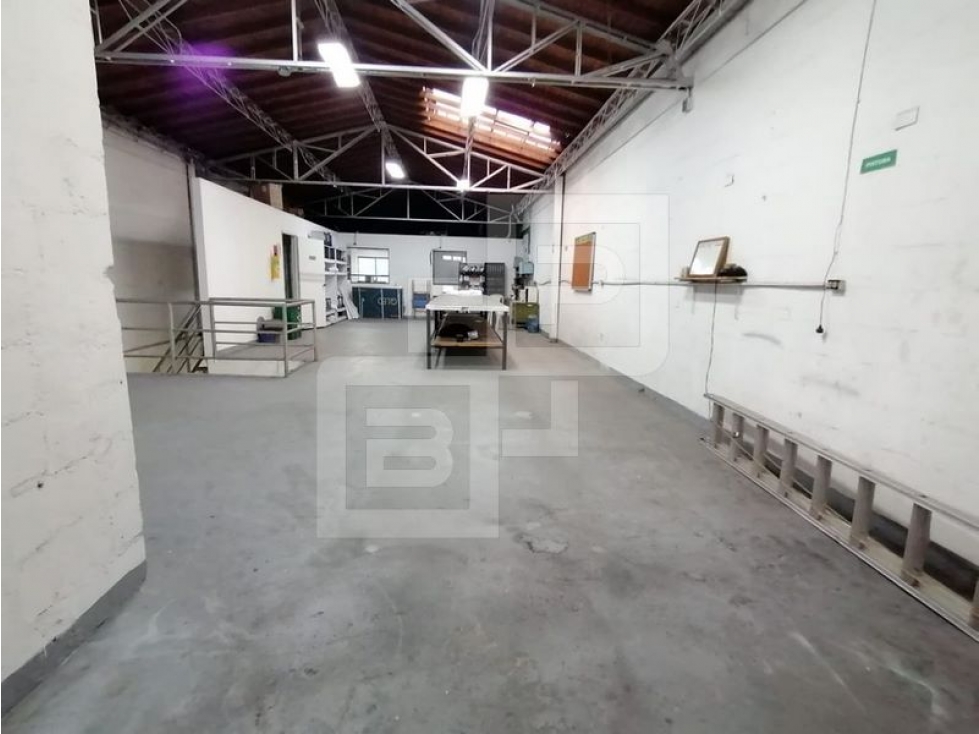 LOCAL COMERCIAL DISPONIBLE PARA ARRIENDO EN MEDELLÍN — foto 4
