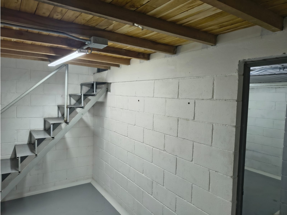 BODEGA EN PRIMER PISO DISPONIBLE PARA ARRIENDO UBICADA EN BOSTON — foto 4