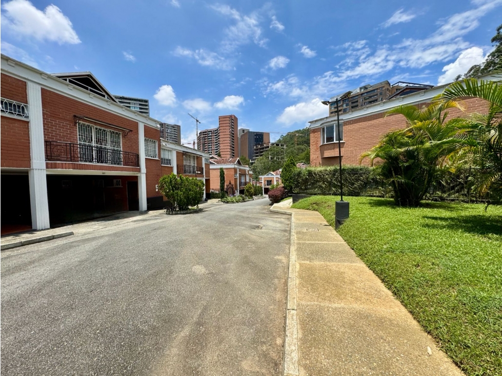 Casa en venta, Altos del Poblado, Medellin +C