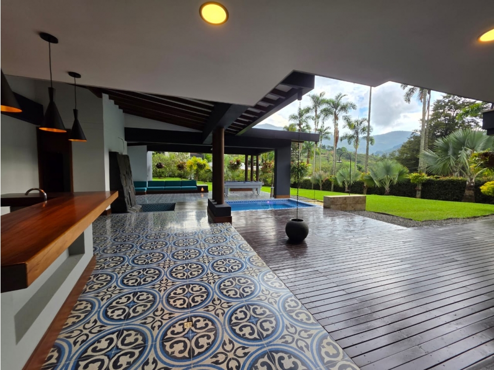 Casa con piscina en venta Envigado, Loma del Escobero