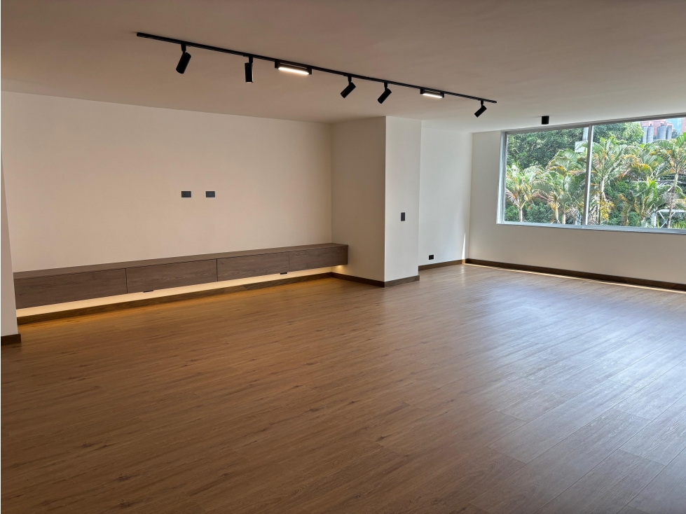 Apartamento en venta, totalmente remodelado, el Poblado, Milla de Oro — foto 3