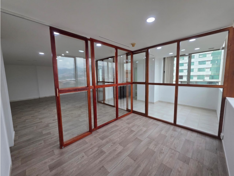 Alquilo oficina cerca de la Milla de Oro, El Poblado, Medellin — foto 3