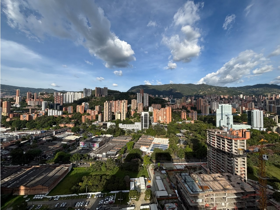 Apartamento en venta, piso alto, vista, Ciudad del Rio; Medellín