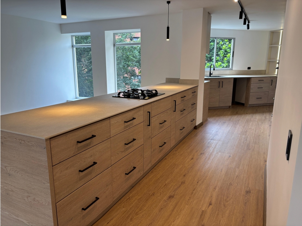 Apartamento en venta, totalmente remodelado, el Poblado, Milla de Oro