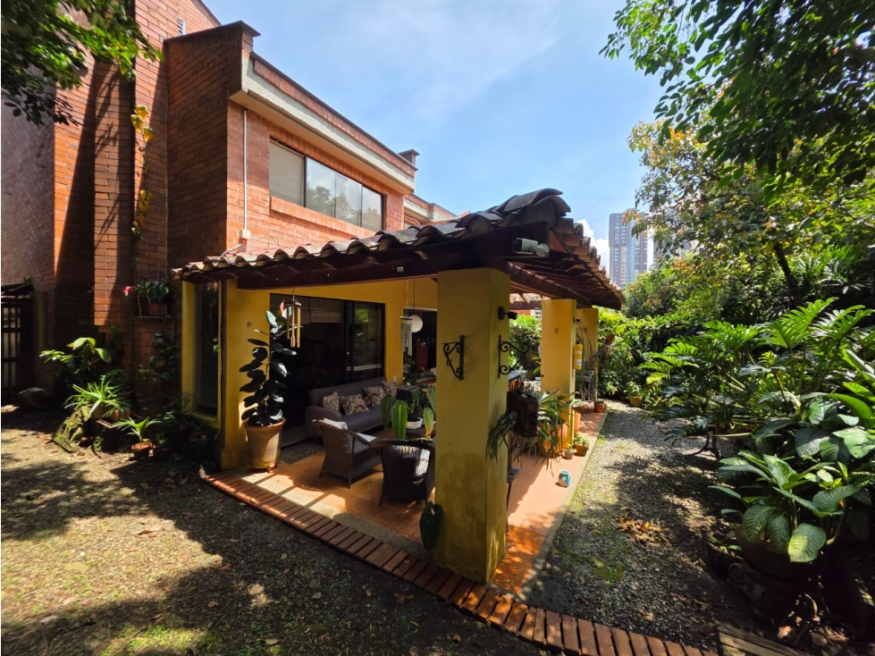 Casa en venta, Hermosa gran jardín, El Poblado, La Tomatera