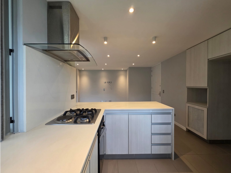 Apartamento en venta, Modernos acabados, Las Palmas; El Poblado — foto 2