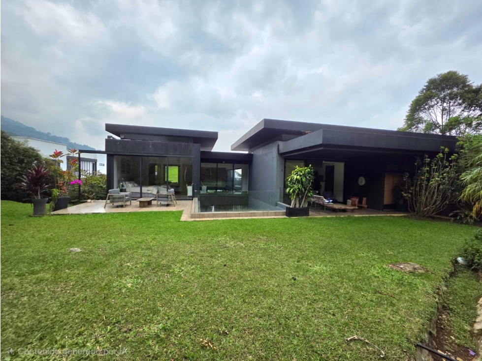 Casa en venta Parte baja Avenida Las Palmas, unidad cerrada.