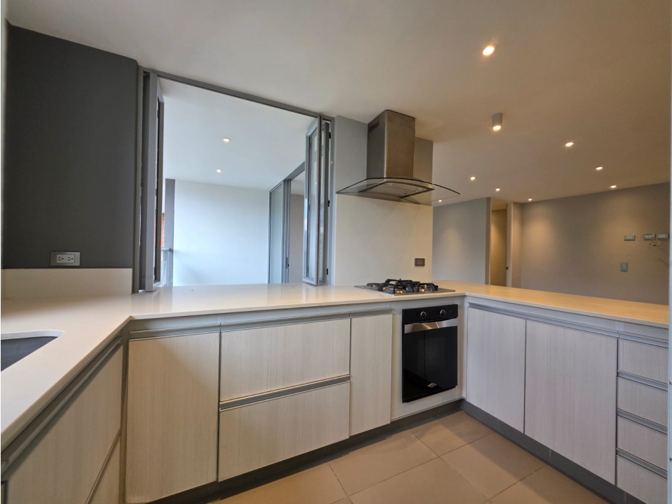 Apartamento en venta, Modernos acabados, Las Palmas; El Poblado — foto 3
