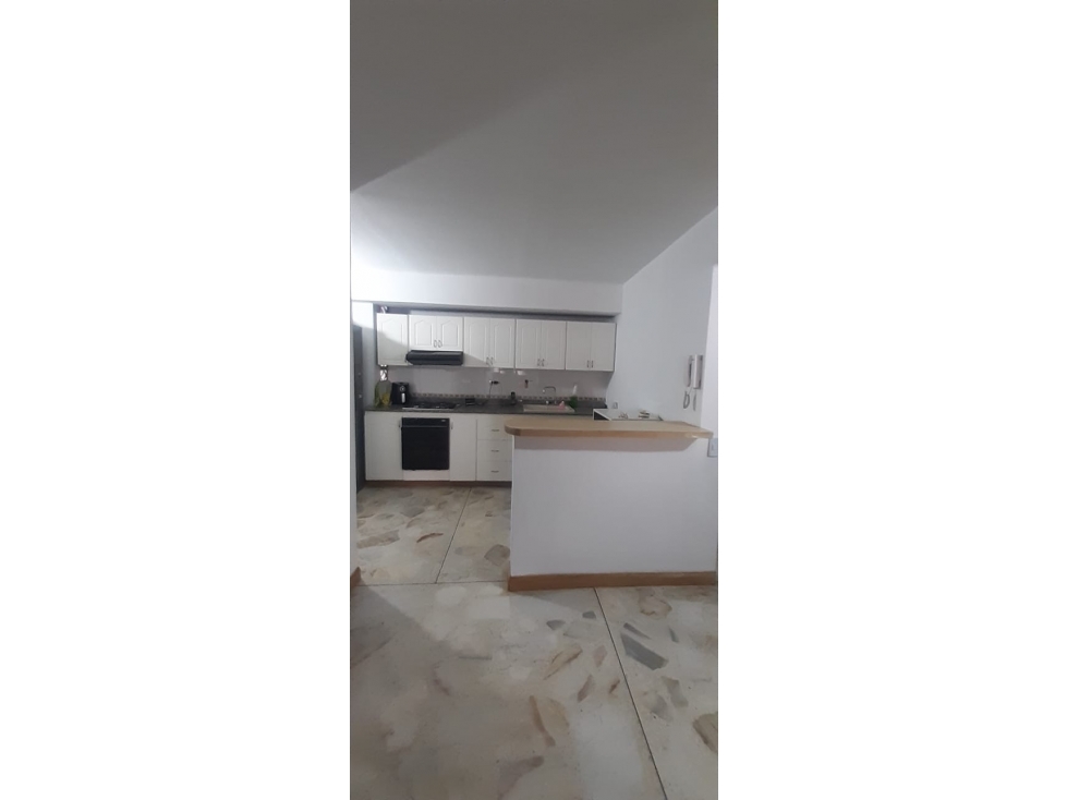 SE VENDE APARTAMENTO EN LAURELES MEDELLIN — foto 2