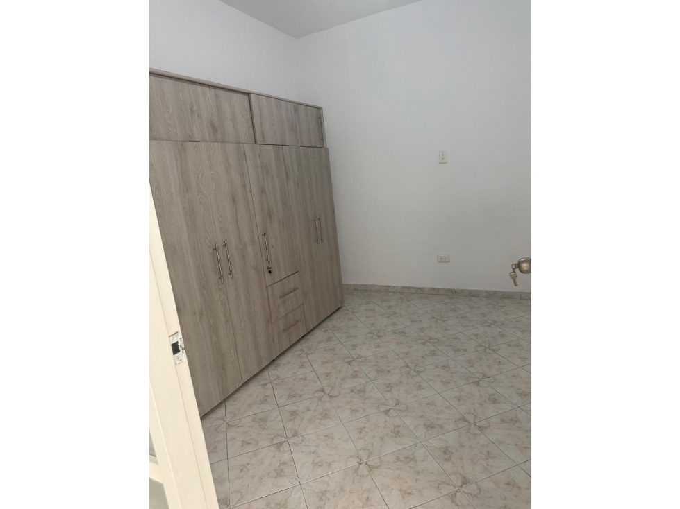 SE ARRIENDA CASA EN LAURELES MEDELLIN — foto 4
