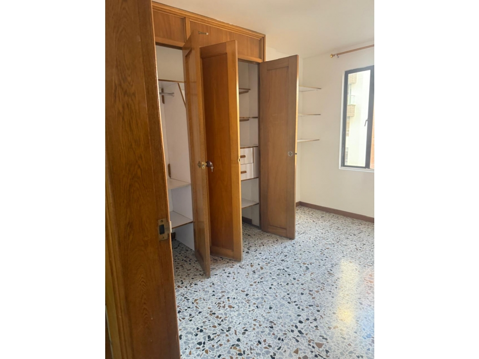 SE ARRIENDA APARTAMENTO EN LAURELES MEDELLIN — foto 5