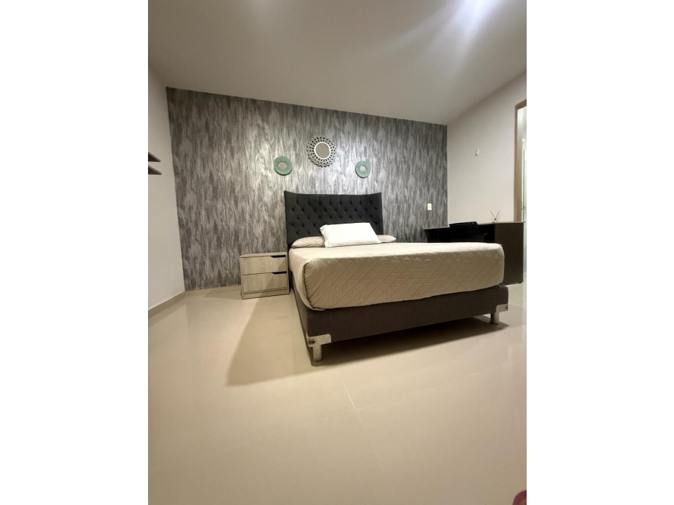 SE ARRIENDA HABITACION AMOBLADA CON COCINA EN LAURELES