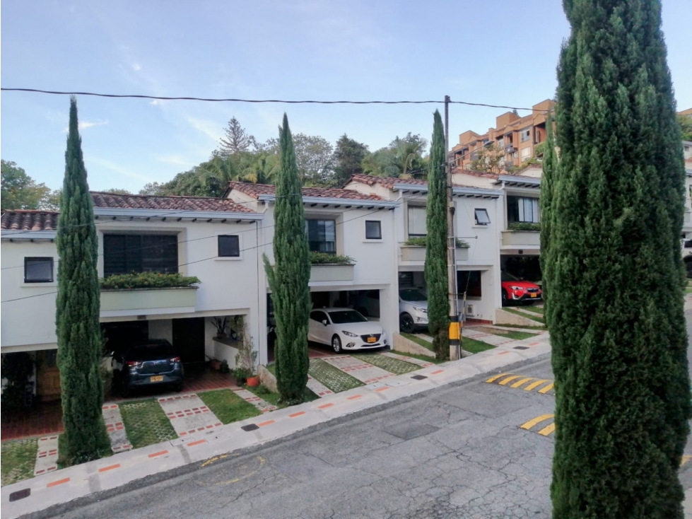 SE VENDE CASA EN ENVIGADO SECTOR LOMA LAS BRUJAS — foto 2