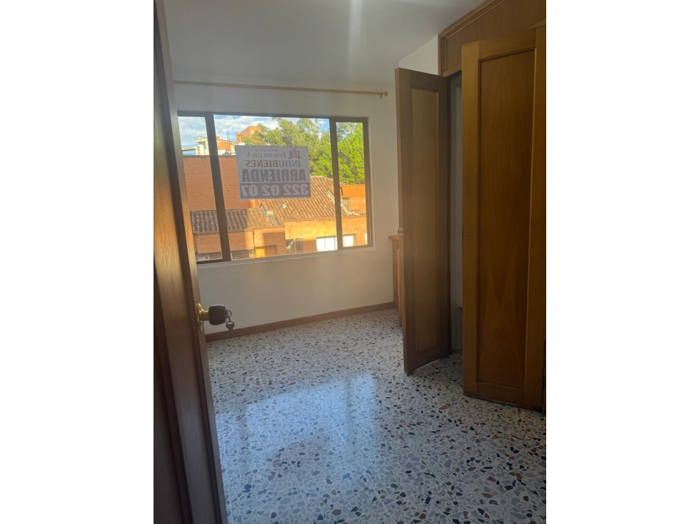 SE ARRIENDA APARTAMENTO EN LAURELES MEDELLIN — foto 4