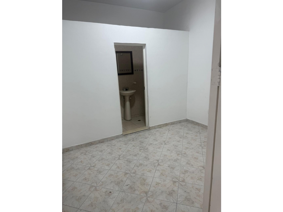 SE ARRIENDA CASA EN LAURELES MEDELLIN — foto 5
