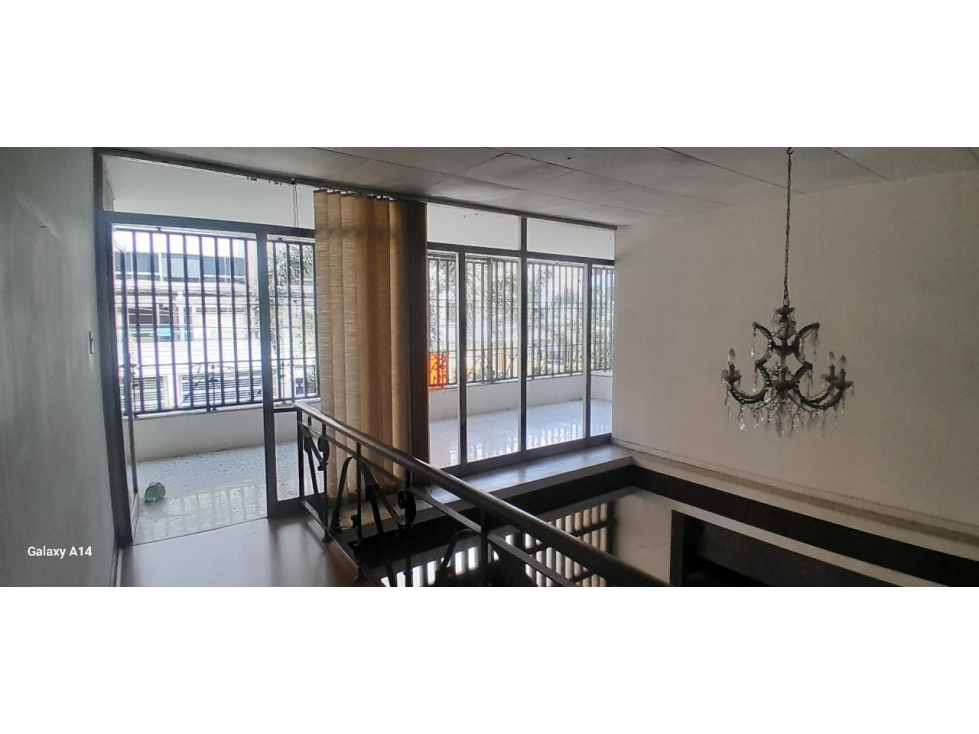 SE VENDE CASA LOTE EN LAURELES MEDELLIN
