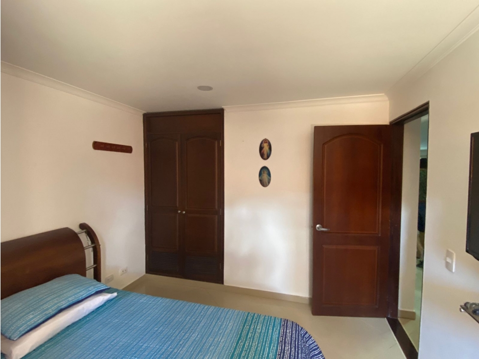 SE VENDE APARTAMENTO DUPLEX AMOBLADO EN LAURELES-MEDELLÍN — foto 2