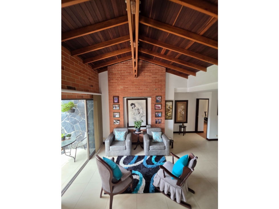 SE VENDE CASA EN SABANETA