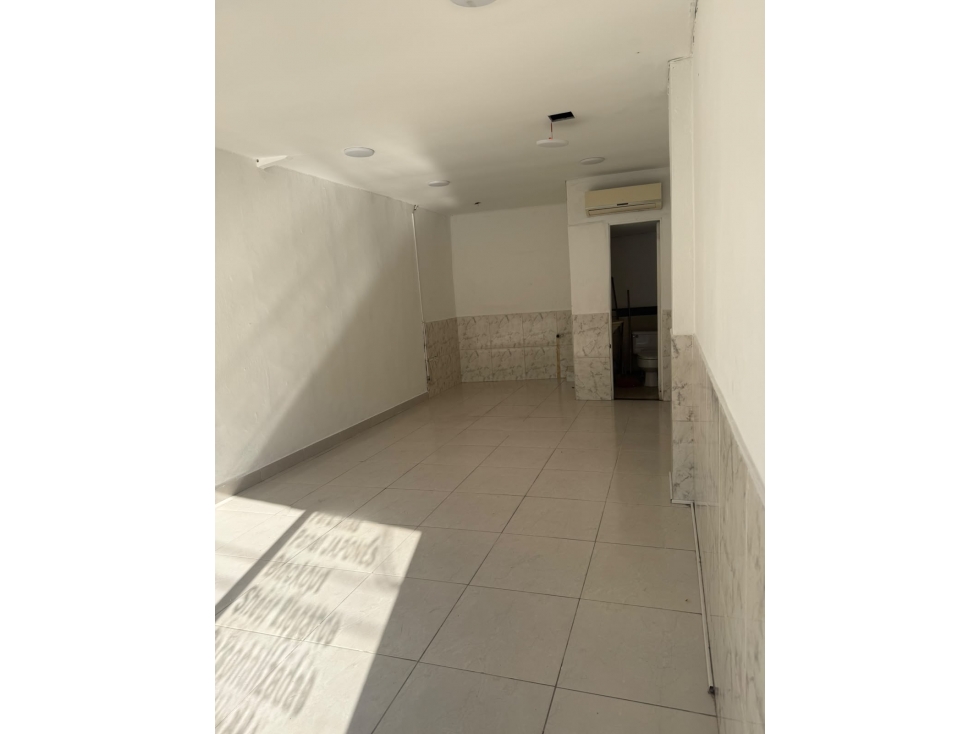 SE ARRIENDA LOCAL COMERCIAL SECTOR JUMBO LA 65 - 2